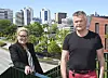 – Bussveien vil gi en helt annen totalopplevelse for den reisende, sier Anne Margrethe Skretting, seksjonsleder i Rogaland fylkeskommune med ansvar for utbygging av Bussveien fra Sandnes grense inn til Stavanger sentrum og ut til Sundekrossen. Her med Per Ove Stokkeland, prosjektleder for strekket Stasjonsvegen-Gauselvågen, som lyses ut til høsten. Foto: Kjetil S. Grønnestad