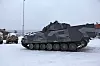 De nye CV90 stormpanservognene som Norge skal ta i bruk om halvannet år blir utstyrt med gummibelter slik som på denne testvogna hos produsenten, BAE Systems Hägglunds.
