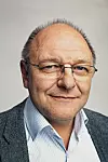 Han trekker fram anbudskonkurransen for arbeidet med tunnelboremaskin (TBM) på Follobanen som eksempel. Den vant det spansk-italienske selskapet Acciona Ghella (AGJV).Konserndirektør Steinar Myhre i Skanska.