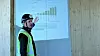 Jørgen Tycho i arkitektur- og ingeniørfirmaet Oslotre forklarer miljøgevinsten ved å bruke tre fremfor andre materialer. Foto: Knut Bjørheim