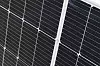Bussbars og cellefingre på et bifacial-modul. Foto: TUM Studio