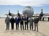 Argentinas forsvarsminister Luis Petri (i midten), omkranset av ambassadørene Marc R. Stanley (t.v) fra USA og Halvor Sætre fra Norge, og fra venstre: Fernando Luis Presti, sjef Luftforsvaret, Carlos María Allievi, sjef Sjøforsvaret, Xavier Isaac, forsvarssjef (El jefe del Estado Mayor Conjunto de las Fuerzas Armadas; JEMCFFAA) og Carlos Alberto Presti, sjef Hæren.