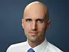 Høye kostnader er en av de største utfordringene med faststoffbatterier, sier NTNU-professor Daniel Rettenwander. Foto: Privat