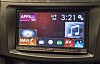 Biltereo med Applekontakt: Pioneer har bygget inn Apples CarPlay i noen av sine nye bilunderholdningsanlegg. Trykker man på Appleknappen overlates anlegget til en iPhone som kobles til via en USB-kabel.
