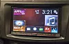Biltereo med Applekontakt: Pioneer har bygget inn Apples CarPlay i noen av sine nye bilunderholdningsanlegg. Trykker man på Appleknappen overlates anlegget til en iPhone som kobles til via en USB-kabel.