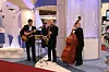 Spenstig jazz-musikk på Quebecs stand under åpningen.