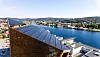På taket er snøfangere integrert i solcelleanlegget, en utfordring som Solcellespesialisten løste sammen med Lonevåg Beslagfabrikk. Foto: R8 Property/Tor Helge Thorsen