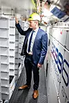Prosjektleder Shaun Blyde i Maersk inne i containeren. Foto: © Mikkel Meister