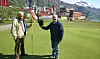 Utslipp kraftig redusert GOLF: En golfbane er anlagt på det gamle deponiet innerst i Eitrheimsvågen. Golferne Tormod Hovland og Rolf Sandstø husker hvordan det så ut her for noen tiår siden. – Helt fryktelig, fjorden var rød. Nå er det så flott her, skryter de.