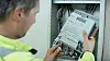 Nesten 1000 har fått denne boksen, men har fått lov å slippe senderen som sender inn dataene til nettselskapene. Foto: Hafslund Nett.