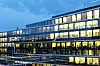 Dagens glassfasader er lite bærekraftige. Produksjonen gir utslipp, og kjøling krever mye energi i den varme årstiden. Nå kommer et alternativ som gir kan gi nytt liv til glassfasader.