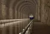 Innsiden av Stad skipstunnel skal spekkes med utstyr som skal sørge for sikker og trygg seilas for skip, mannskap, passasjer og last. Illustrasjon: Kystverket