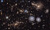 Variasjonen i universet illustrert ved et lite utsnitt av galaksehopen Virgo, slik Vera C. Rubin-observatoriet ser den.