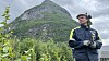 Endre Hånde satte seg fore å smelte sammen kobber og stål - og skille det fra hverandre igjen. Etter utallige timer og smelteforsøk i hallen i bakgrunnen, har han endelig lyktes.