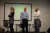 Er det slik det ser ut i et prosjektteam når alt har gått til helvete? Det forsøker skuespillerne Gard Pedersen, Erik Aarebrot og Astrid E. Sæterøy å illustrere.