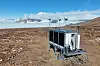 PÅ taket er det installert solceller, vindmøller og antenne for Starlink. Planen er at stasjonen skal kunne fungere off-grid i orkan og mørketid.