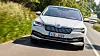 Skoda Superb IV kan både kjøres på strøm og fossilt drivstoff.