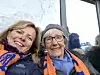 Ålesund er klubben i Kirsti Slotsviks hjerte. Her er hun på kamp med svigermor Ninni på hennes 87-årsdag. Foto: Privat foto