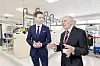 Konsernsjef Jasper Kurth og Alf Bjørseth i pilotfabrikken.