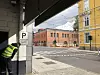Politiet sperret av områdene rundt Tollbodene i Oslo sentrum fredag ettermiddag. Foto: Tuva Strøm Johannessen