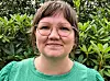 May-Lynn Osland (Ap) er ordfører i den lille kystkommunen Gulen sør for Sognefjorden, med 2270 innbyggere. Hun er tilhenger av prosjektet med den 275 meter høye havvindturbinen på industriområdet i Sløvåg. Foto: Gulen kommune