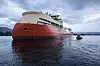 Konstruksjonsskipet Island Offshore/Edison Chouest på vei til utrustningskai etter sjøsetting tirsdag 25. august. Skipet skal døpes Island Venture.