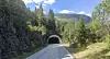 Dagens E16 Hylland-Sleen ved Stalheimskleiva er tidvis smal, svingete og rasutsatt. Foto: Google Maps