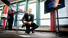 Mikael Jacobsson i EON Reality og Knut Henrik Aas i Elverumregionens næringsutvikling demonstrerer AR-dissekering av frosk.