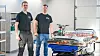 EV Services-gründerne Jacob Pedersen (t.v.) og Carl Dolk Fröjd har lang erfaring med reparasjon av elbilkomponenter. Nå er selskapet deres kjøpt opp av Frydenbø bil.
