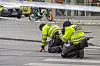 Politiets trafikkulykkespatrulje undersøkte trikkeskinnene etter trikkeulykken i Storgata i Oslo sentrum 29. oktober 2024. Foto: Arash A. Nejad