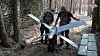 Russiske soldater i Ukraina klargjør en Lancet-drone. Bildet er fra en video distribuert av det russiske forsvarsdepartementet 14. august i år.