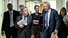 FNs generalsekretær António Guterres (foran til venstre) på vei for å snakke med journalister etter møtet med sivilsamfunnsorganisasjoner ved FNs hovedkvarter i New York forrige uke.