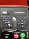 Displayet viser blant annet sveisetid og gjenstående kapasitet. Foto: privat