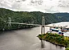 Broen over Fedafjorden på dagens E39 (bildet) sto ferdig i 2006. I forbindelse med bygging av ny E39 på delstrekket Lyngdal vest-Kvinesdal, planlegger Nye Veier en splitter ny bro rett nord for denne. Foto: Naturvernforbundet/ Espen Mills