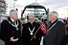 Vestlandsrådets leder, Olav Bratland (H) (t.h.), antyder en prislapp på 100 milliarder kroner etter dagens kroneverdi for en ferjefri kyststamveg (E39) mellom Kristiansand og Trondheim. Her er Bratland sammen med ordførereren i Averøy, Jarle Haga (V) og ordføreren i Kristiansund, Per Kristian Øyen (Ap) (i midten).