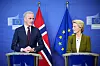 Statsminister Jonas Gahr Støre og EU-kommisjonens leder Ursula von der Leyen da de signerte avtalen «Grønn allianse» i fjor.