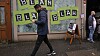 Klimaendringene representerer en av verdens største utfordringer. For å løse denne utfordringen trengs et næringsliv som har oversikt over hvordan de påvirker klima og som jobber målrettet for å redusere sine klimagassutslipp, skriver artikkelforfatteren. Bildet viser et butikkvindu i Glasgow kledt med klima-aktivist Greta Thunbergs kjente «sitering» av verdens toppledere.