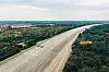 To biler deltok i rekordforsøket på testbanen i Nardo. De kom i mål etter en ukes kjøring med bare 25 sekunder mellom seg. Foto: Mercedes-Benz