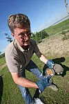 FARLIG GJØRME: Tyske Christoph Lieven forteller at denne gjørmen blant annet inneholder blåsyre og kvikksølv.