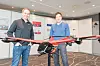 Harald Jøsendal fra Norsk Luftambulanse (t.v) og Terje Orskaug fra Avinor har stor tro på hva den bemannede dronen kan gjøre for luftambulansetjenesten, men også på andre områder. Foto: Magnus Ross