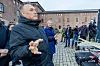 Forvarsminster Tore O. Sandvik peker på ukrainsk produksjonskapasitet dersom Norge raskt trenger droner. Bildet er fra en tidligere anledning.