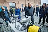 Forvarsminster Tore O. Sandvik fikk se mange eksempler på norske droneteknologi under et arrangement i desember 2025. Foto: Arash A. Nejad