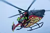 Forskningshelikopteret til Stiftelsen Norsk Luftambulanse, en Airbus H145, fikk vist frem vinsjen som kan heise redningsmannskapet opp og ned for deltagerne på HEMS- konferansen i Oslo. Foto: Magnus Ross