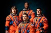 Mannskapet på Artemis II-oppdraget, som etter planen skal fly rundt månen neste år (fra venstre til høyre): Christina Hammock Koch (Nasa), Reid Wiseman (Nasa, sittende), Victor Glover (Nasa) og Jeremy Hansen (Canadian Space Agency).