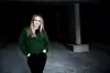 Livet i sikkerhetsgraderte prosjekter gir en enormt bratt læringskurve, og forutsetter at du legger mobilen og internett igjen utenfor kontoret. I dag leder Julie Indrelid (29) teamet som jobber med noen av landets høyest sikkerhetsgraderte prosjekter. Foto: Ragnhild Heggem Fagerheim/ COWI