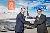 Administrerende direktør Eirik Lie (t.v.) i Kongsberg Defence & Aerospace og Pierre Éric Pommellet, som er styreformann og administrerende direktør i Naval Group, er fornøyde med partneravtalen de nettopp har inngått.