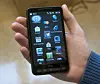 HJELPER TIL:HTCs nye HD2 er telefonen som virkelig kommer til å sette Windows Mobile 6.5 på kartet. Med 4,3 tommers skjerm (kapasitiv trykkfølsom som tillater multitouch), 1 GHz prosessor og 11 mm tykkelse er den utvilsomt den tøffeste telefonen på markedet.