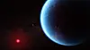 Oppdagelsen av planeten K2-18, gjort ved hjelp av Keppler-teleskopet i 2015, har blitt omtalt som et mulig gjennombrudd i jakten på utenomjordisk liv, der den sirkler rundt en liten rød dvergstjerne i akkurat passe avstand til at den kan ha flytende vann, en forutsetning for liv. Med Webb-teleskopet har man kunnet studere planeten i detalj. K2-18b ligger 120 lysår fra jorden. Illustrasjon: Nasa, Esa, CSA, Joseph Olmsted (STScI)
