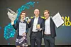 Vinneren av årets Norwegian Tech Award 2025 ble Econnect Energy, her representert ved f.v.: Hanne Thu Clausen (HR-sjef), Harald Sæterdal (forretningsutvikler) og Morten A. Christophersen (administrerende direktør).