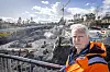 Prosjektleder Frank Duvholt i Skanska står her ved Holtekilen rett etter Lysaker på E18. Der pågår arbeid med første byggetrinn av E18 Vestkorridoren for fullt. Foto: Arash A. Nejad